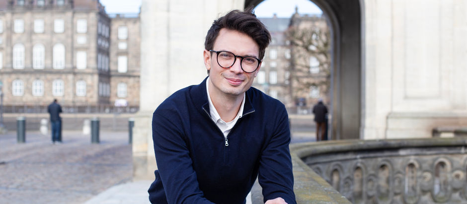 Raised global: Connecting borders