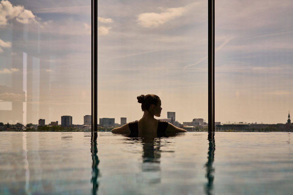 The Fontenay Pool / Innen