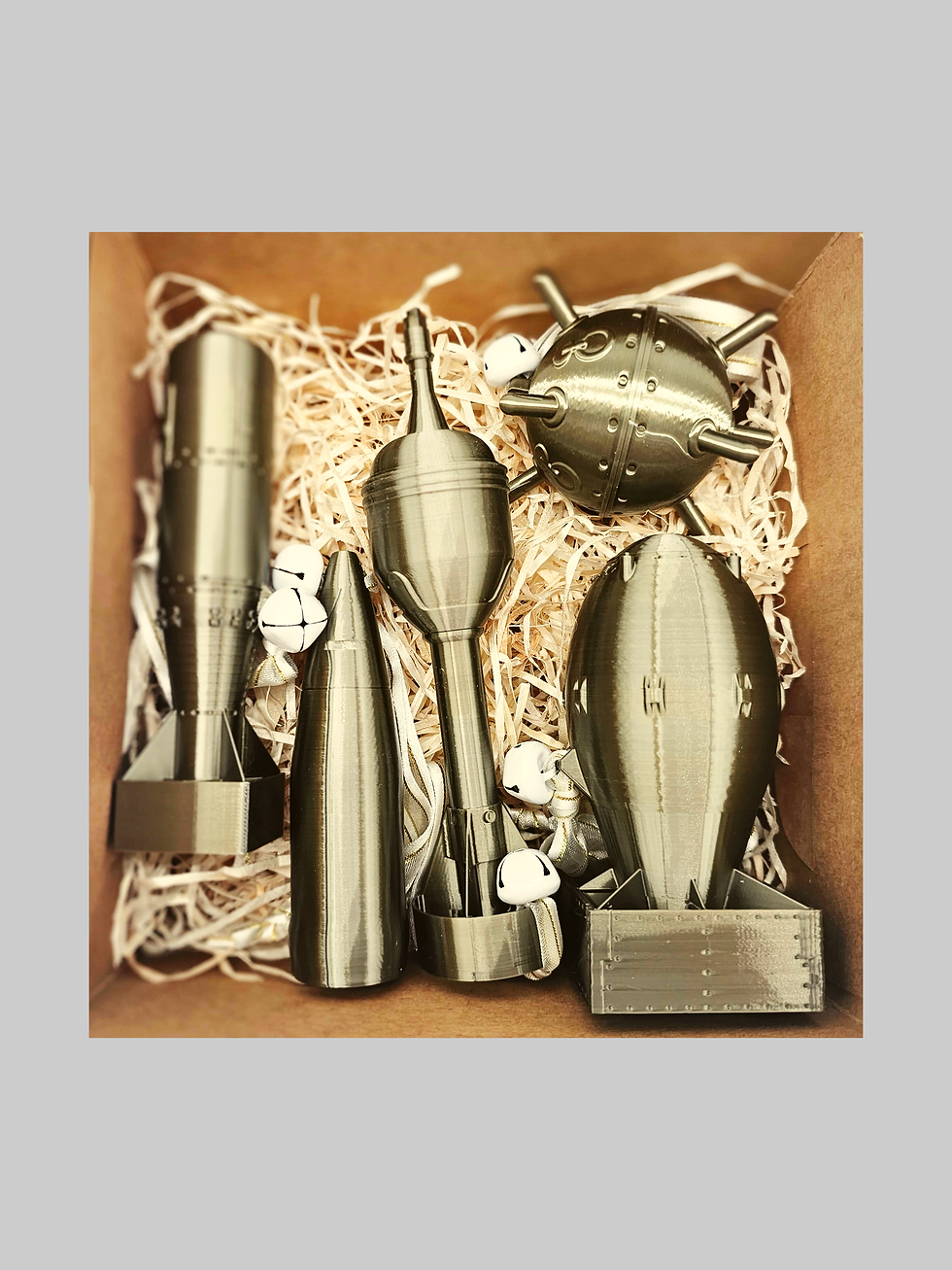 Thumbnail: Set of 5 WW2 hanging decorations - Old Gold