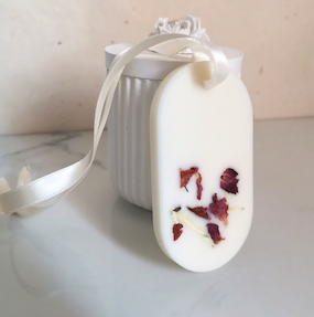 Miniature : pendentif parfumé cire de soja et pétales de rose déco Nantes