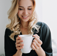 Les Bienfaits Insoupçonnés du Thé : Détox, Anti-Stress et Beauté