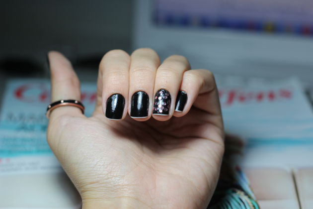 UNHAS: PRETINHO QUASE BASICO