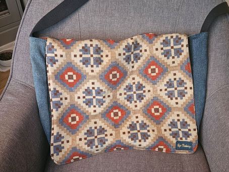 Håndlaget Messengerbag av Gjenbruksmaterialer