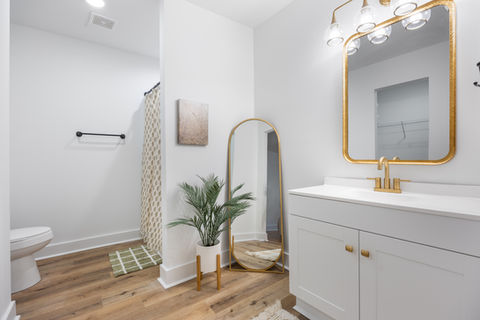 Short term rental bathroom