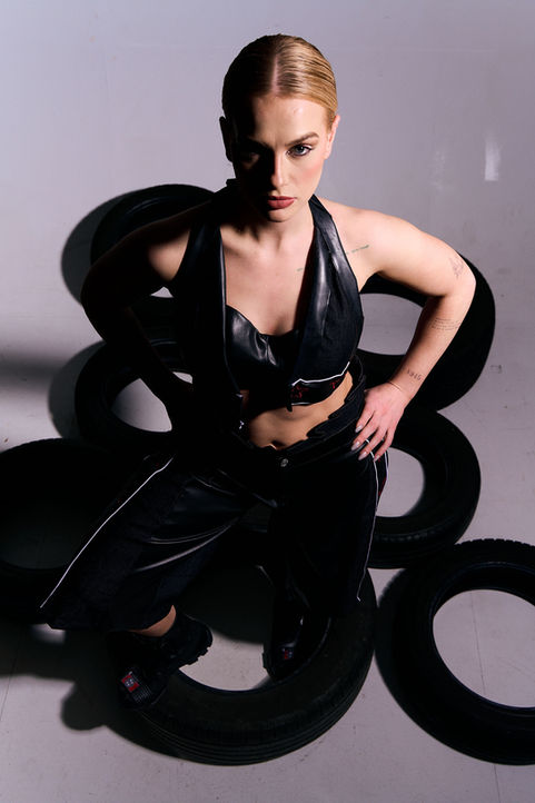 TSZ-black-in-focusBlackinfocus6519.jpg
