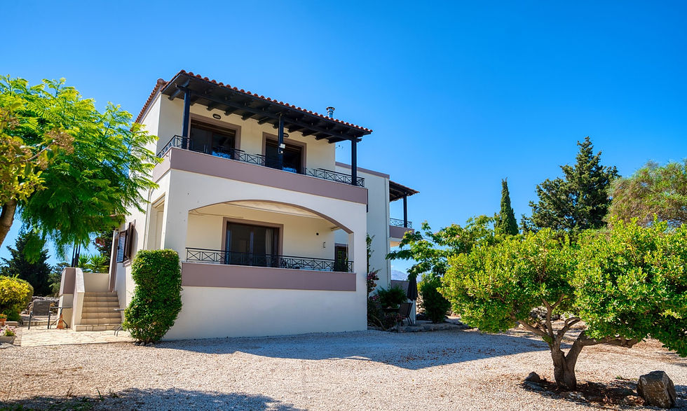 Spacious Home with Panoramic Views in Xirosterni - image 5
