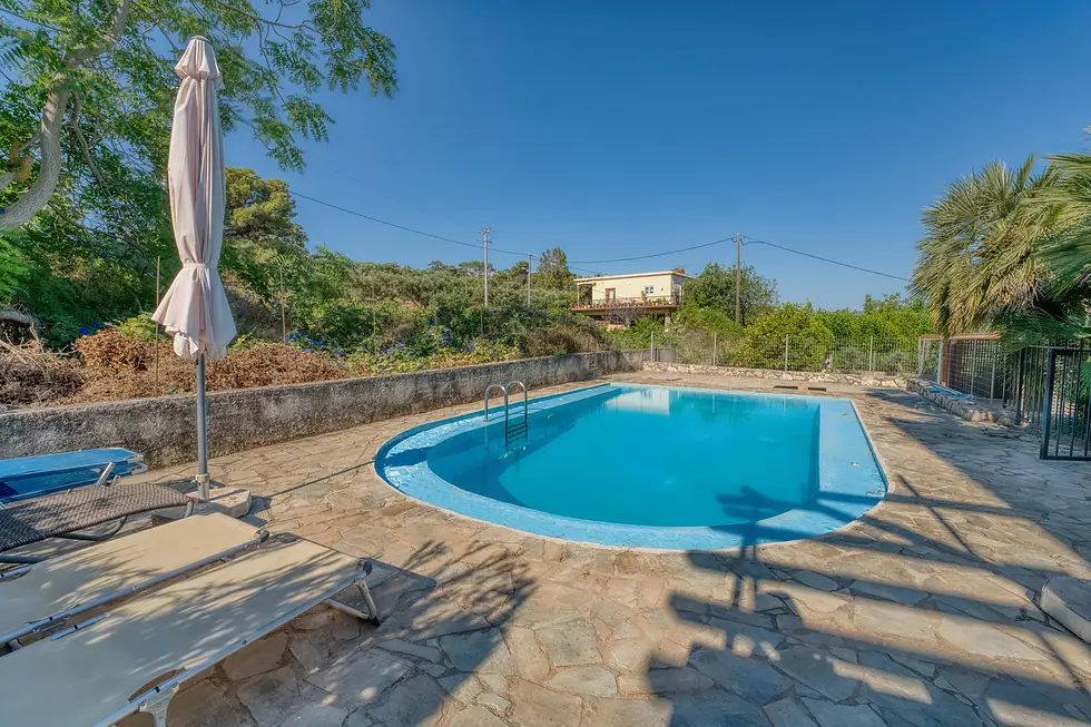 Charming Single-Level Villa with Private Garden & Shared Pool in Vamos - image 5