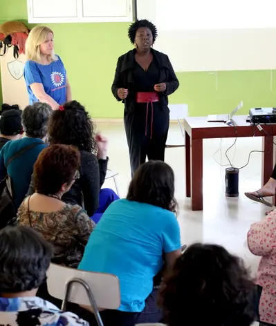  La Dra. Doralice Otaviano presenta su libro "TCI y dependencia química" en el Módulo X de la Formación de Terapeutas Comunitarias/os en Recoleta.
