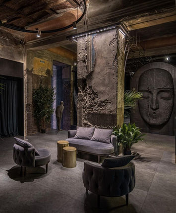 Розкішне озеленення ресторану, штучні рослини в інтер'єрі для комфорту гостей