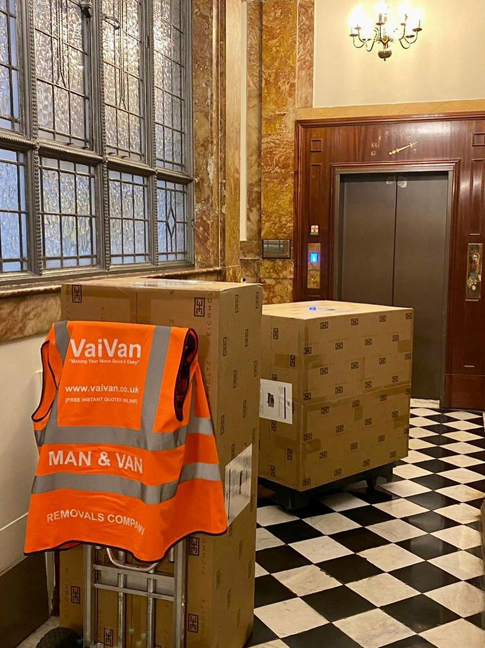 VaiVan moving company providing man with a van services in London