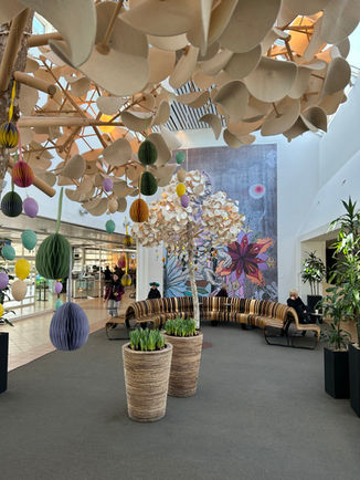 Säsongsdekorering på Malmö Airport