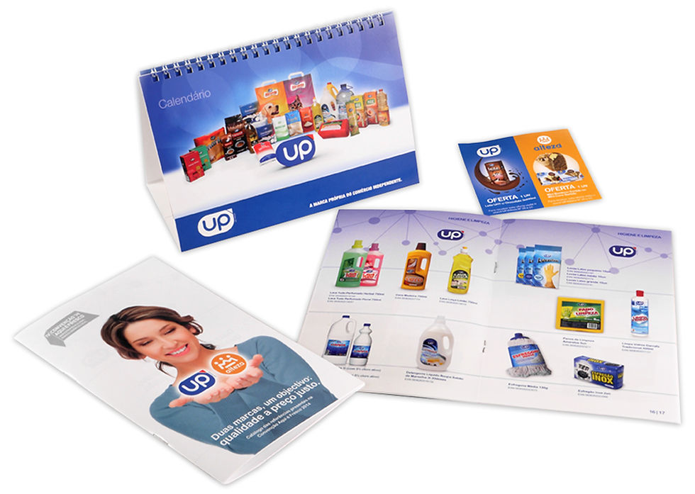 Exemplo de impressão de elementos promocionais–calendários, catálogos e vales de oferta.