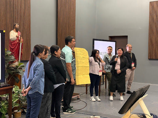 Supervisors presenting their ideas on how to improve customer experience based on their learnings during the workshop