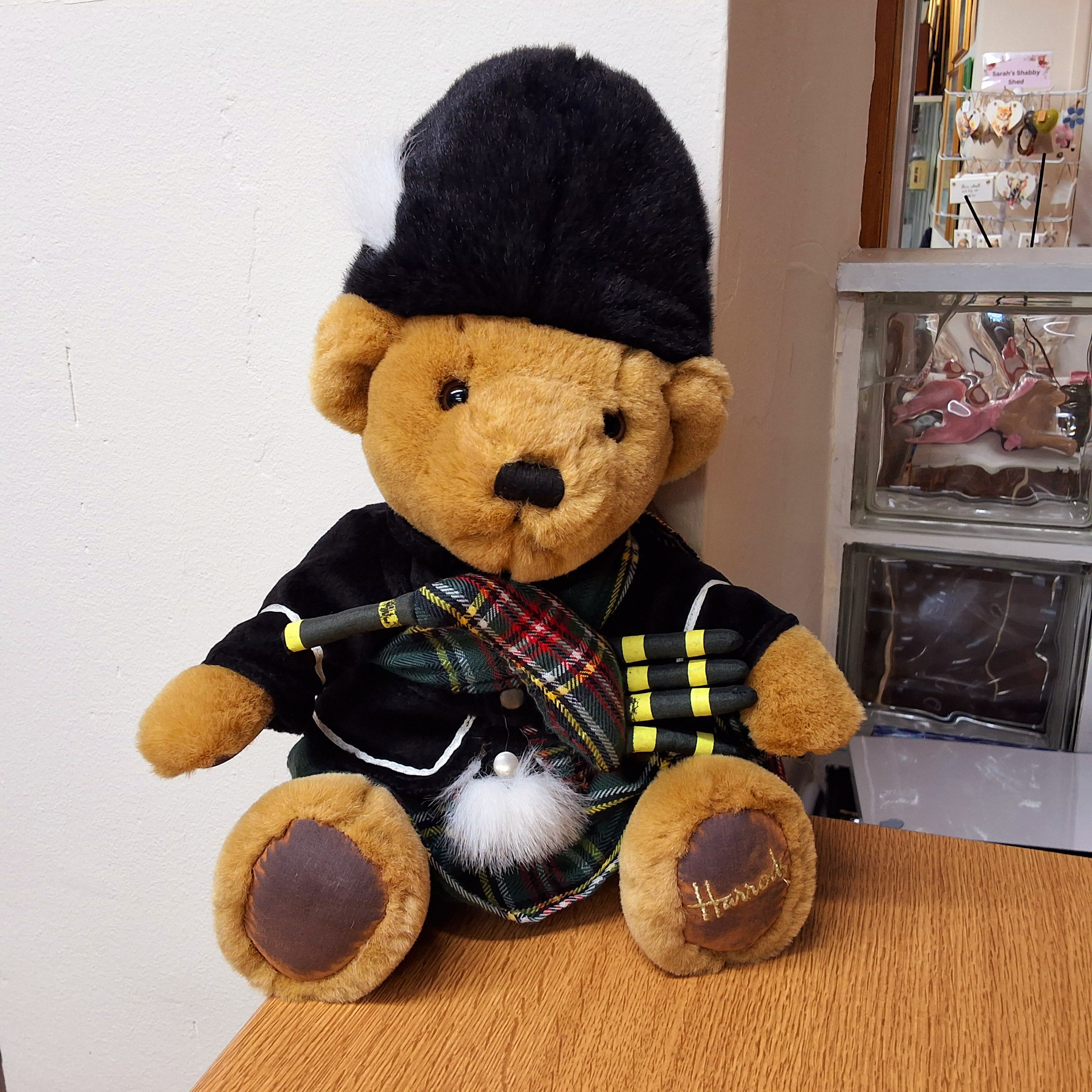 Harrods Scottish Bagpiper Large