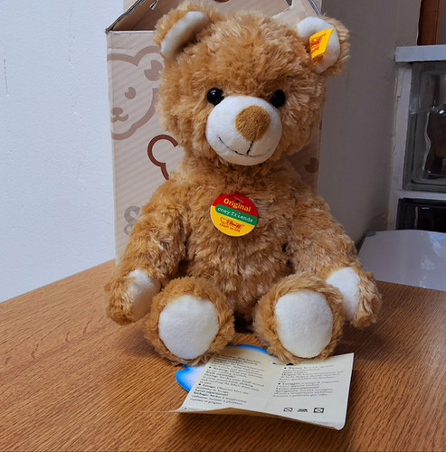 Steiff Teddybear Blonde 26 - 022760 | Harrodsteddybears