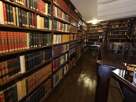 Biblioteca mais antiga de São Paulo, no Mosteiro de São Bento
