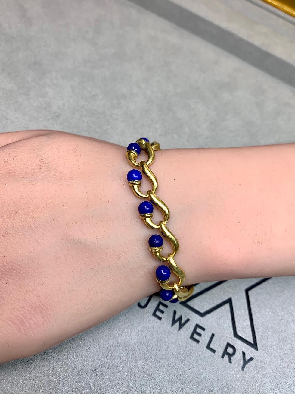 Thumbnail: Vintage Textured 18K Yellow Gold Lapis Sphere Curved Link Bracelet 8”
