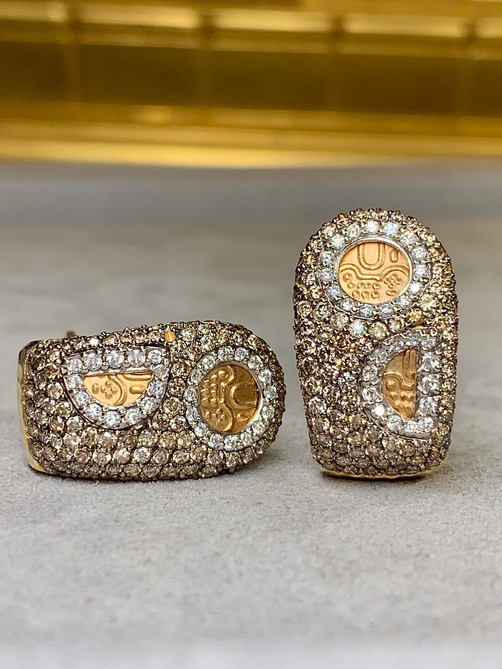 Thumbnail: Roberto Coin 18K Fancy Brown White Pavé Diamond Wide Huggie Earrings 4ctw