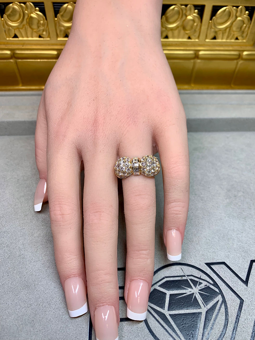 Thumbnail: Estate Dorado 18K Pave Round Carré Diamond Bow Cocktail Ring