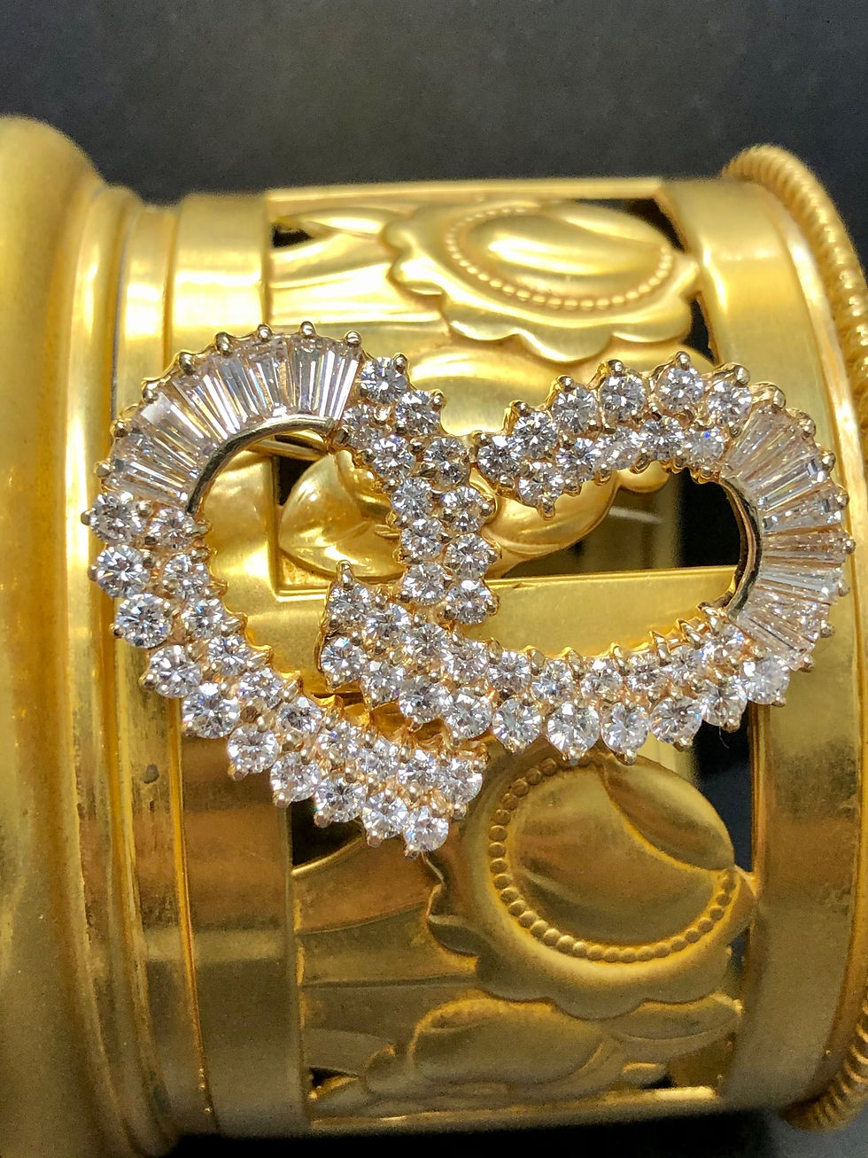 Thumbnail: Estate 14K Swirl Heart Baguette Round Diamond Brooch Pin 6.40ctw G Vs1