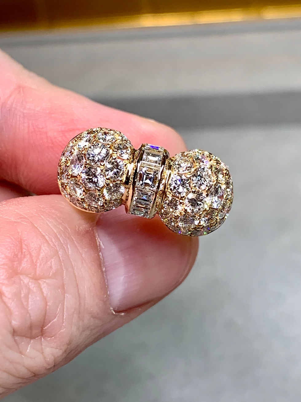 Thumbnail: Estate Dorado 18K Pave Round Carré Diamond Bow Cocktail Ring