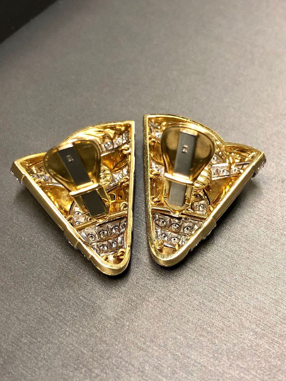 Thumbnail: Vintage 18K Platinum Scalloped Diamond Enamel Omega Back Huggie Earrings G Vs+