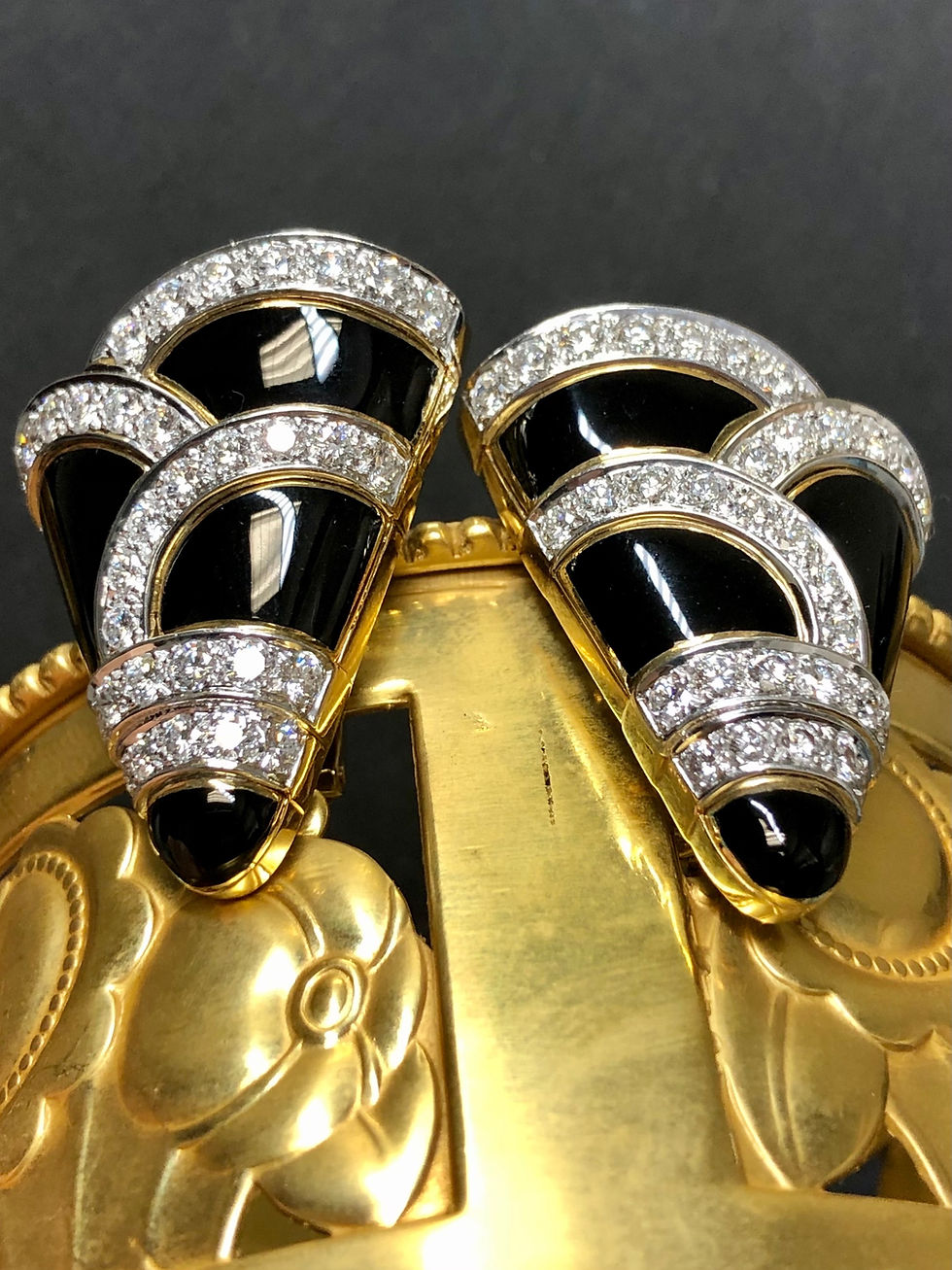 Thumbnail: Vintage 18K Platinum Scalloped Diamond Enamel Omega Back Huggie Earrings G Vs+