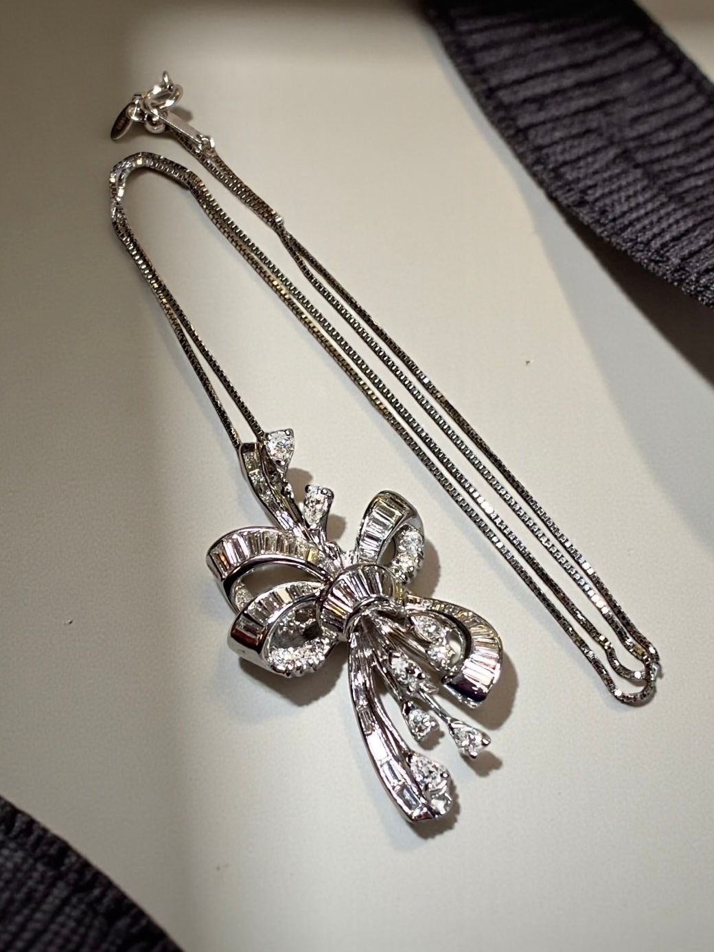 Vintage 14K Platinum Baguette Diamond Swirl Bow Brooch Pendant Necklace 2.80ctw