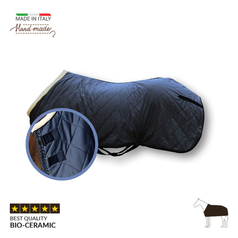 Sottocoperta traspirante e termoregolante in bio-ceramica, progettata per il benessere muscolare del cavallo