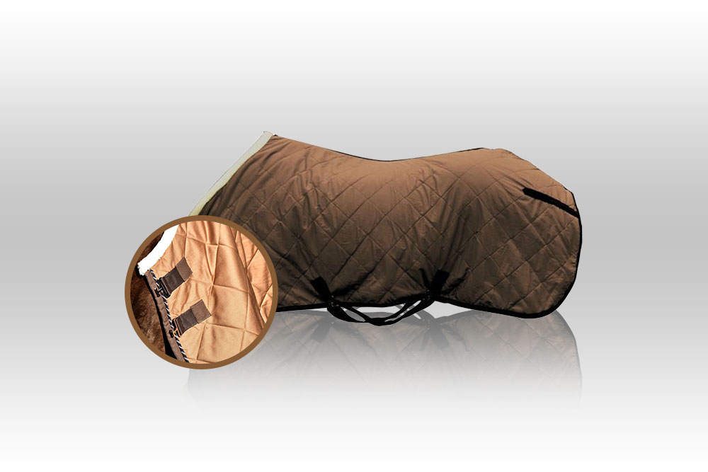 Sottocoperta traspirante e termoregolante in bio-ceramica, progettata per il benessere muscolare del cavallo