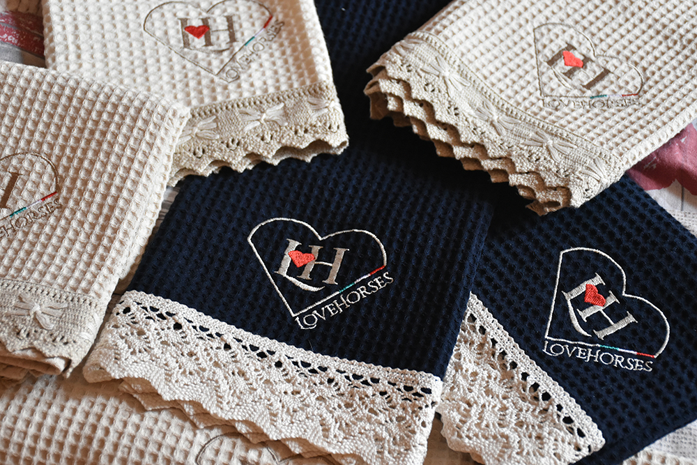 Asciugamani in nido d’ape stabilizzato, assorbenti e raffinati, perfetti come idea regalo