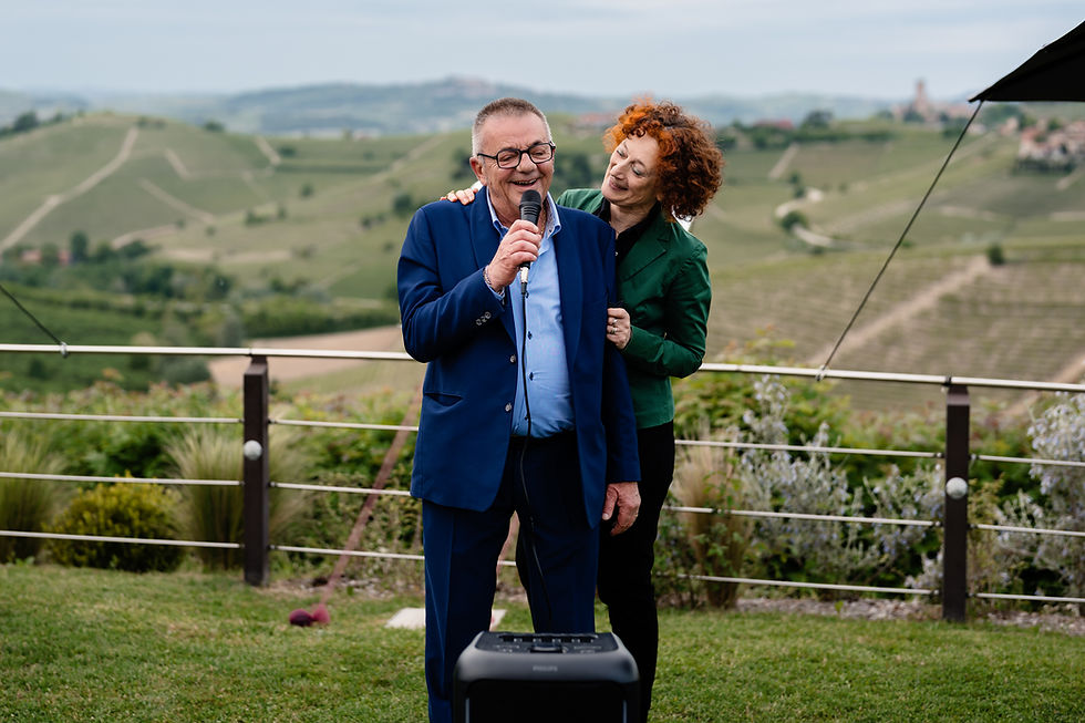 Il sindaco di Barbaresco Mario Zoppi dà il via alla serata sottolineando il valore storico e identitario dell’Enoteca