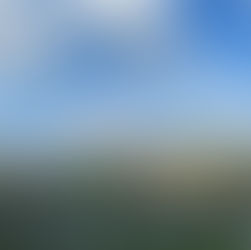 Vista su colline con cielo nuvoloso
