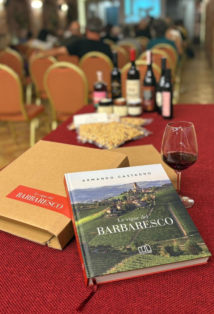 "Le vigne del Barbaresco" è il nuovo libro di Armando Castagno dedicato al Barbaresco