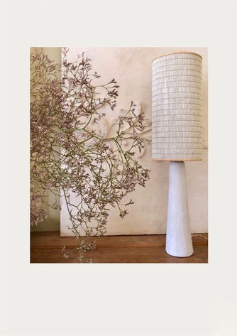 Averse de Lumière,
Maïna Cozannet,
Abat-jour sur mesure Arles,
Restauration luminaires Arles,
Abat-jour matières naturelles Arles,
Conception éclairage Arles,