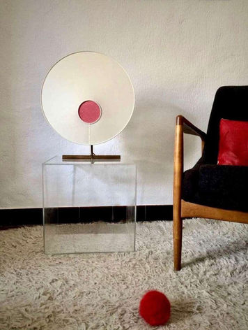 éclairage d'ambiance, luminaire grand format, suspension couleur, lampe couleur, abat-jour papier, lampe de sol, plafonnier, suspension sur mesure, éclairage escalier, averse de lumière,