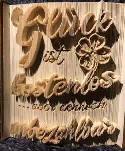 Buchfaltkunst Glück ist_edited
