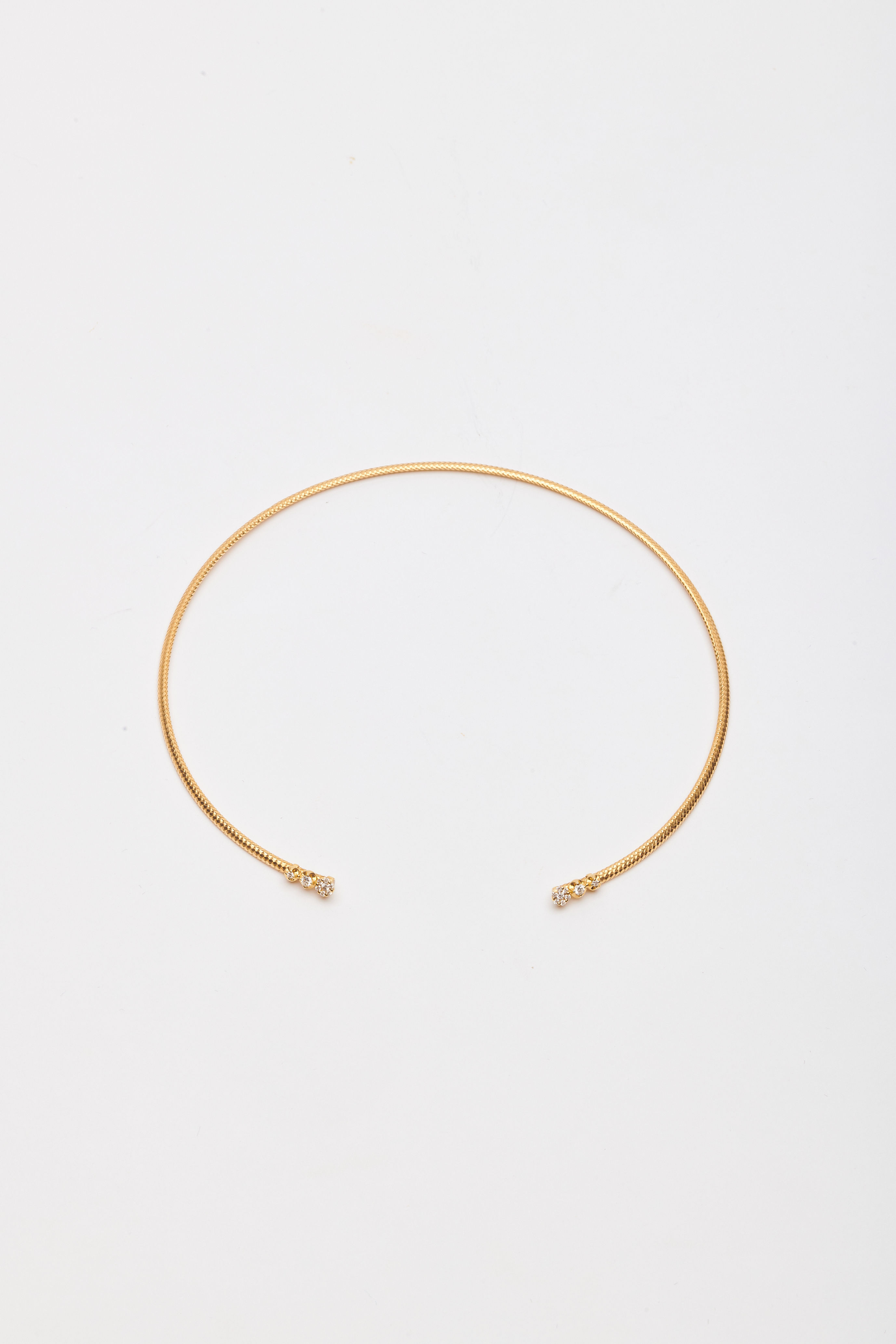 Chocker aberta com diamantes nas pontas