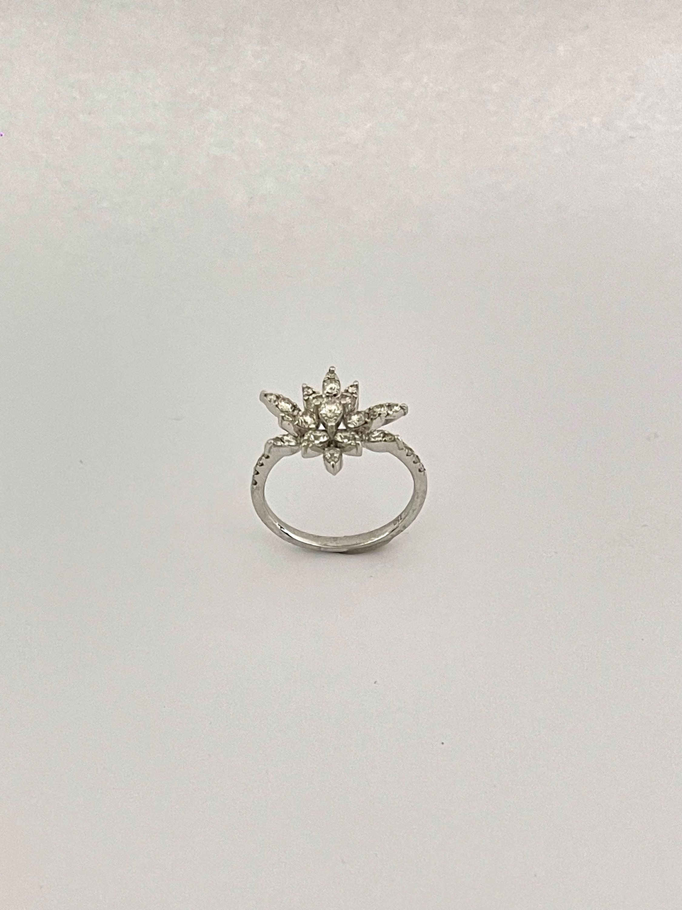 Anel flor diamantes