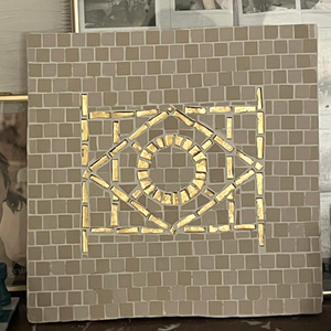 Plaque logo