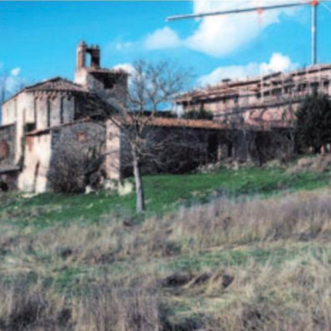 Peaceful garden view through cloister arch at Pieve a Castello