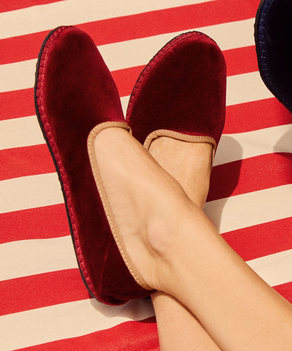 Womenswear_BurgundySlippers_790x950.jpg