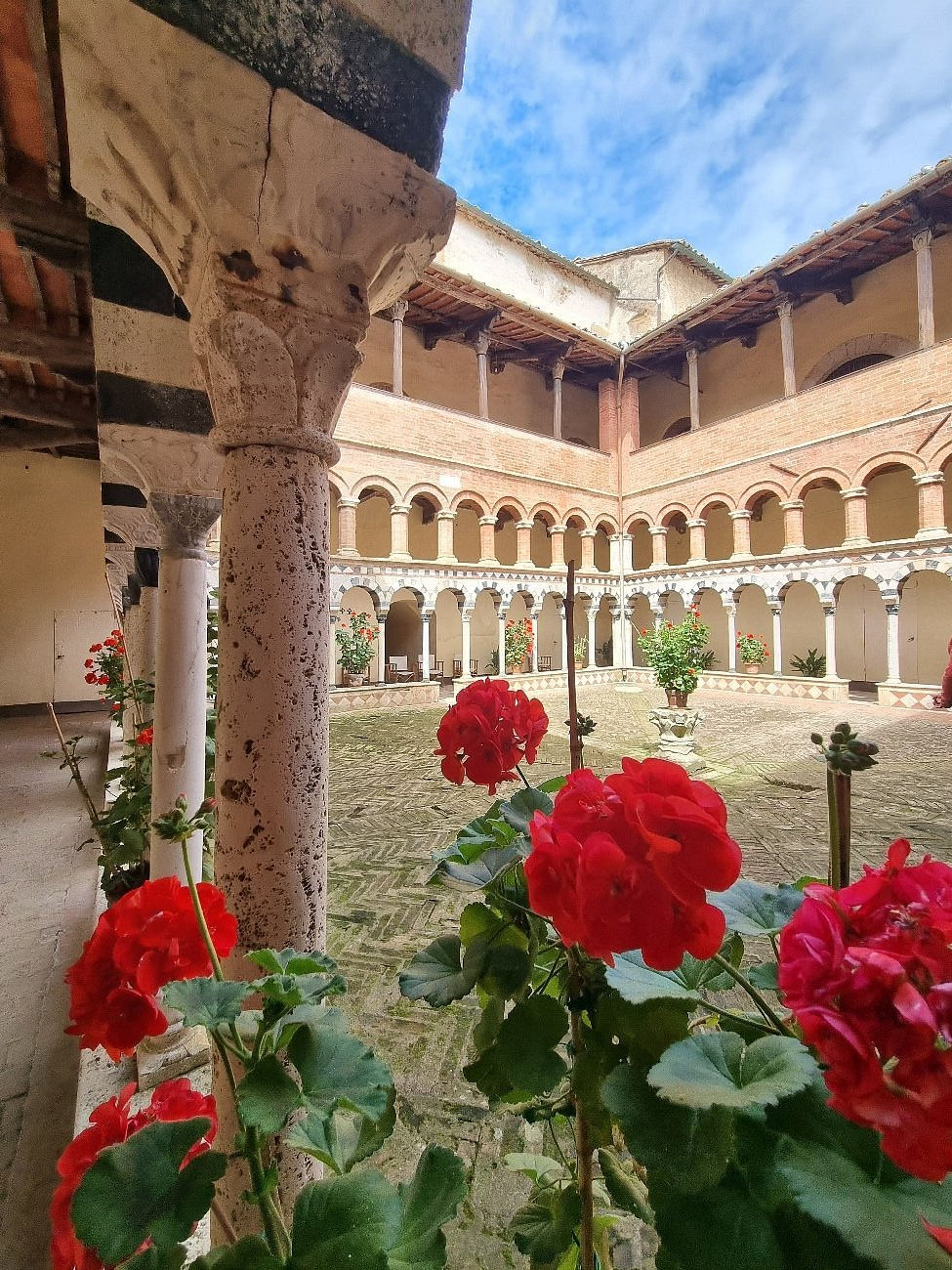 Hidden Gems Nearby: Cloisters, Churches and Quiet Roads