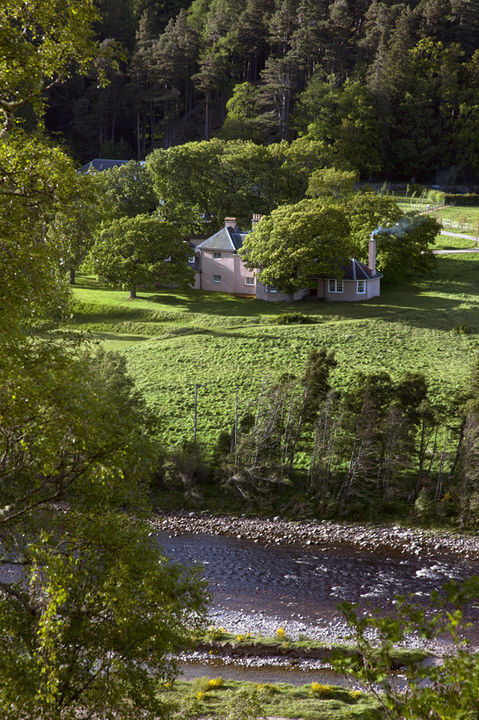 Drynachan Lodge - River Findhorn Holiday Accommodation on the Cawdor Estate