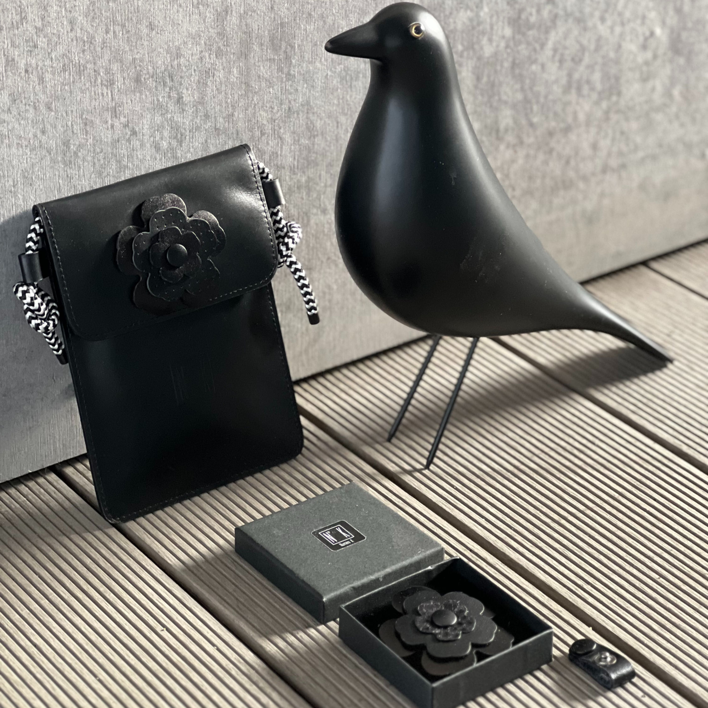 FLEURS DÉTACHABLES EN CUIR UPCYCLÉ