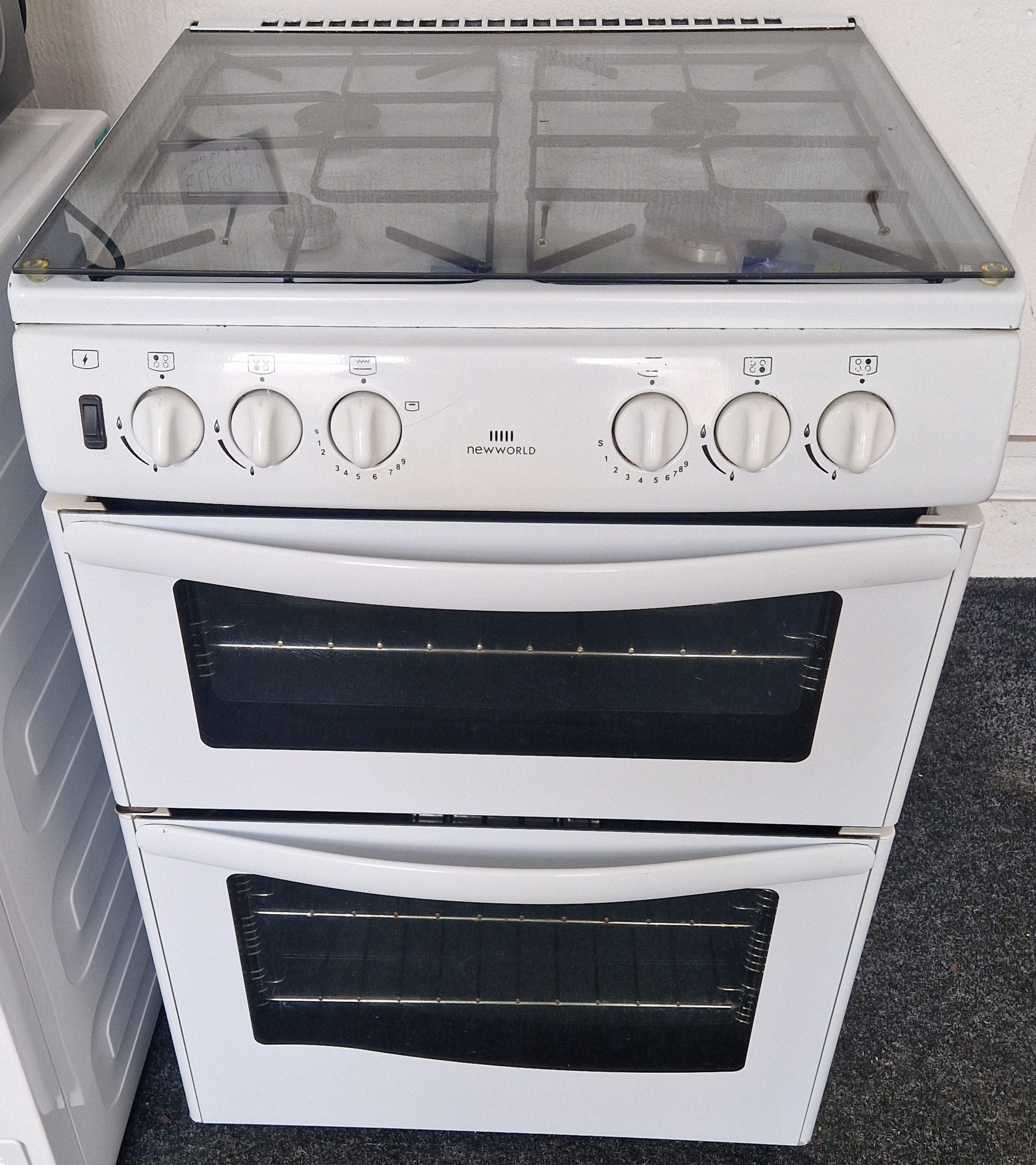 NEW WORLD USED WHITE 60CM GAS COOKER