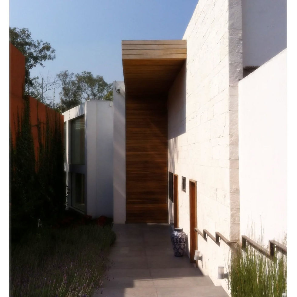 Casa FDC, Vivienda minimalista de alto nivel con acabados en piedra y madera. Diseño de paisaje.