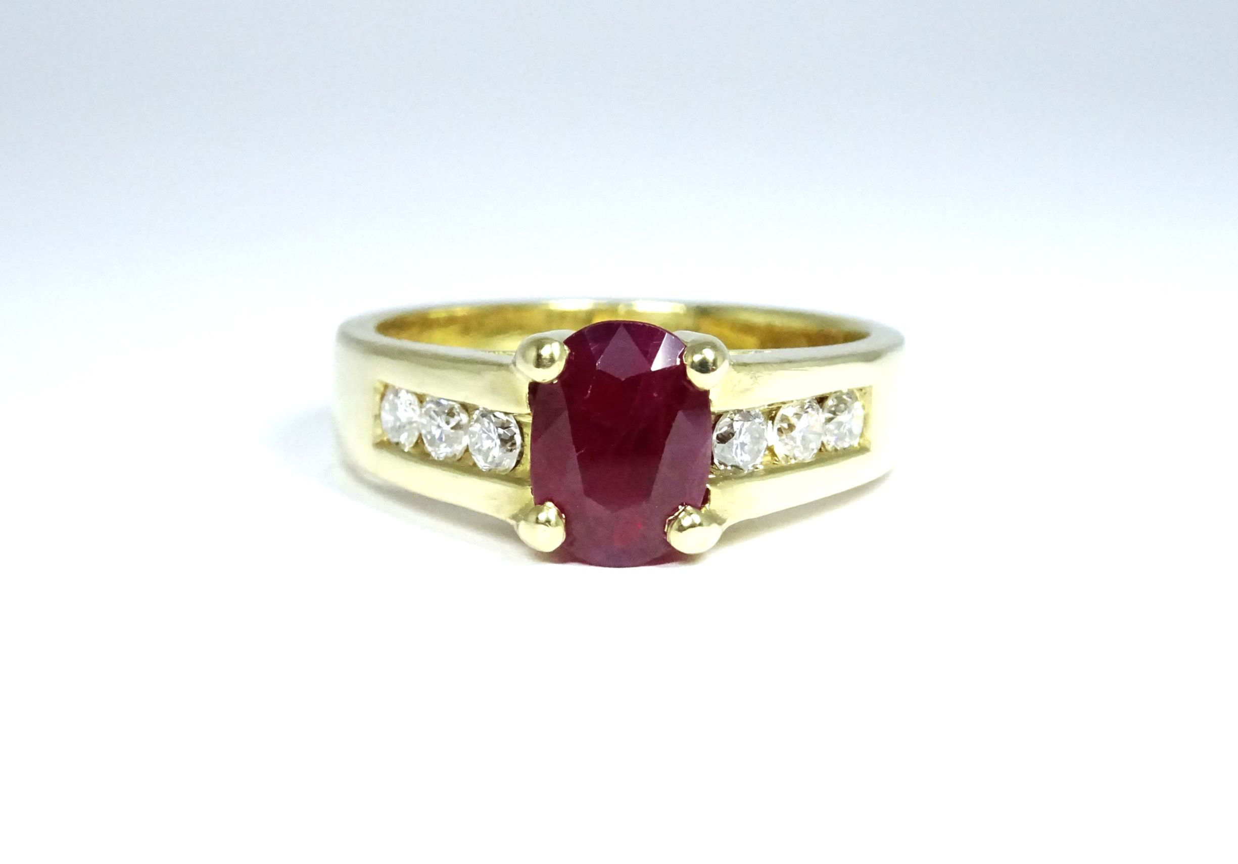 Bague or rubis diamants