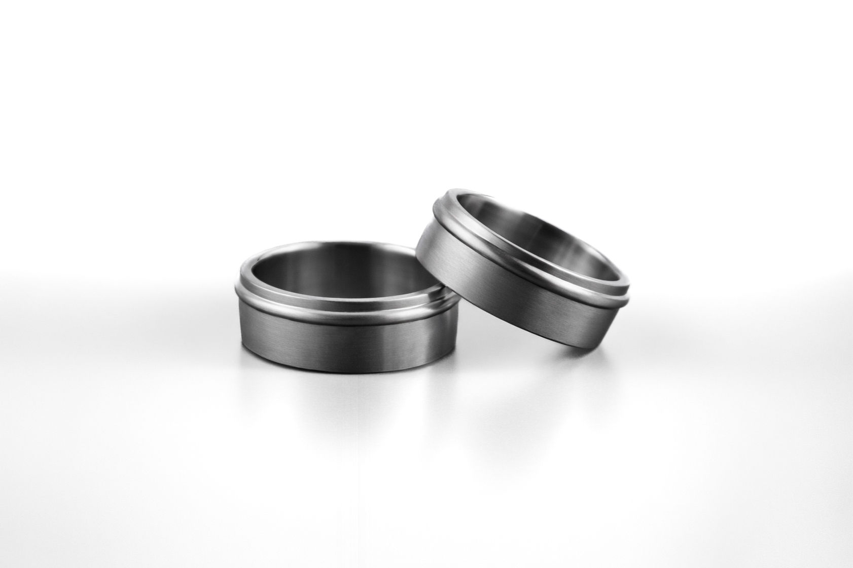 Obrączka tytanowa T06