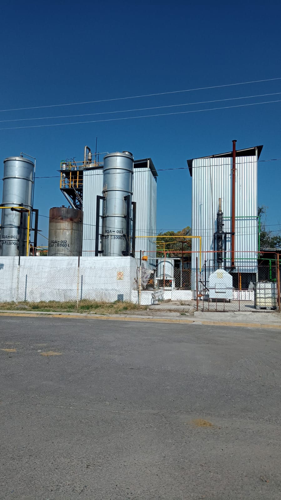 tanques almacenamiento y destiladores.jpeg